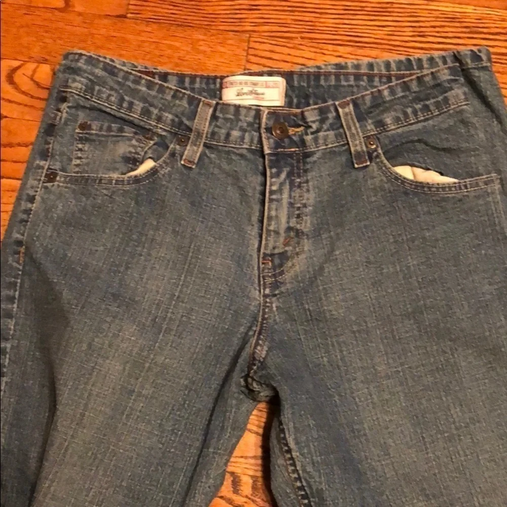 Levi’s Stretch mid rise straight leg.